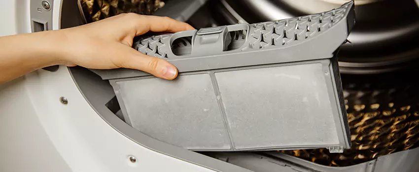 Signs Of A Clogged Dryer Lint Trap in Livonia, Michigan